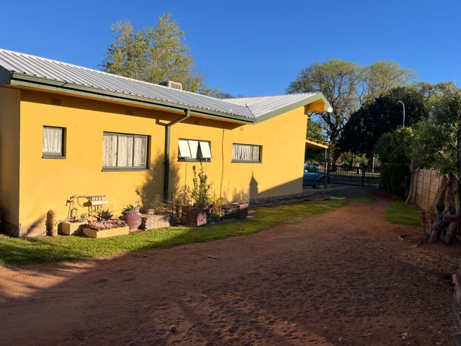 5 Bedroom Property for Sale in Die Rand Northern Cape